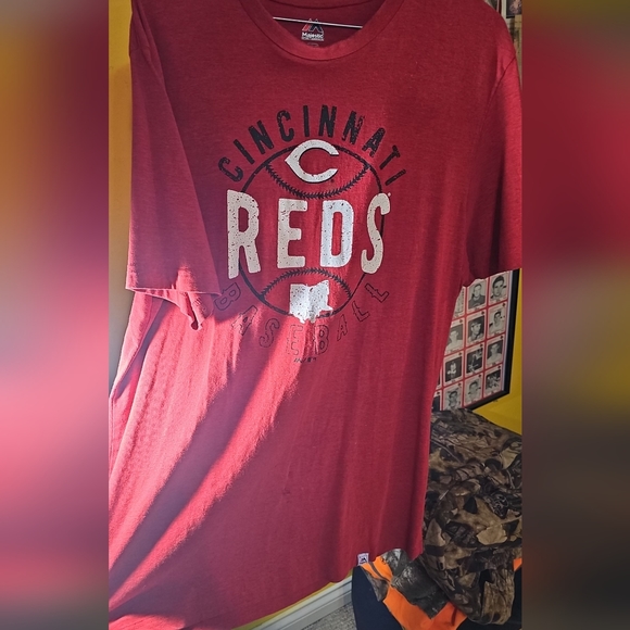 Cincinnati Reds t-shirt - Picture 2 of 3